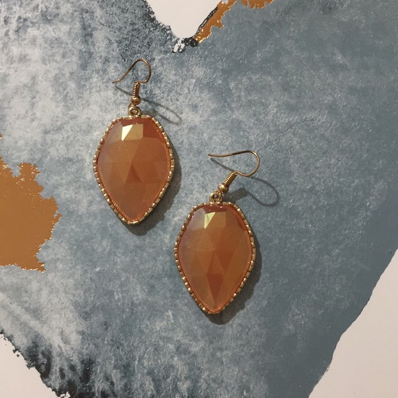 Jewelry - KENDRA SCOTT NEW STYLE FACETED PEACH GOLDTONE ERs